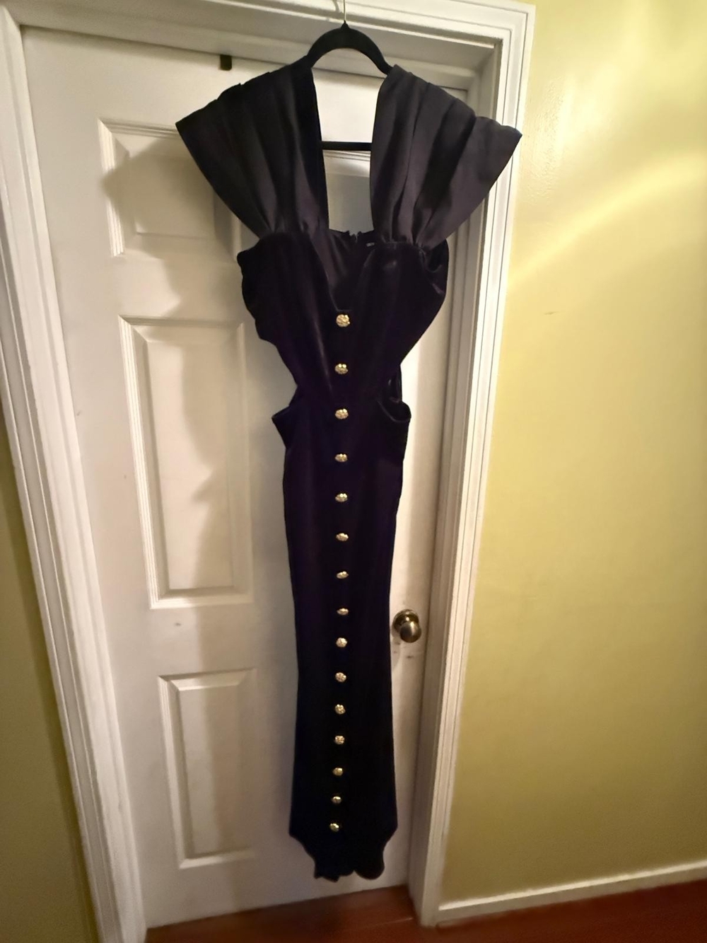 ASOS Design Black Velvet Gown - Picture 2 of 6